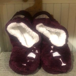 NWT XL 10.5 Footsies Wine Glass Fluffy Slippers.  Beautiful burgundy color